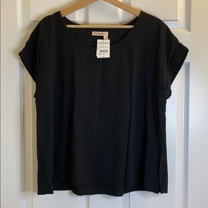 Super cute black top!!